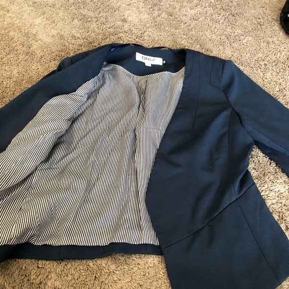 Navy fitted Blazer-ONLY-size 40 Women’s - Picture 4 of 6